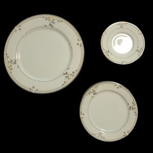 5 piece Place Settings - Princess House Heritage Blossom